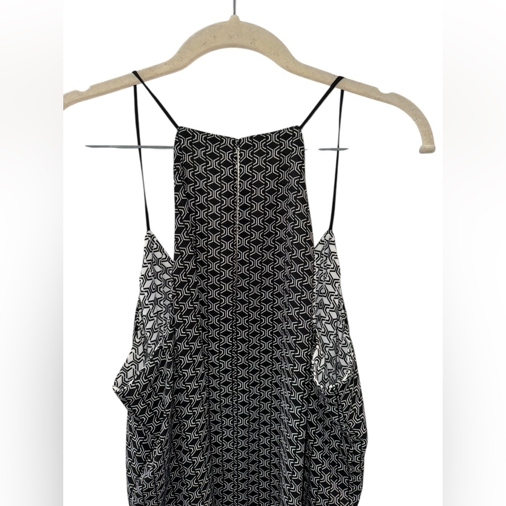✨ 5/$30 ✨ Black and White Patterned Reversible Spaghetti Strap Top - Picture 7 of 7